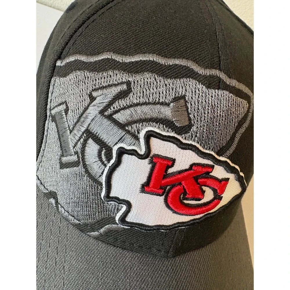 New Era 39THIRTY Kansas City Chiefs Hat Mens Medium-Large Black Grey NFL Cap